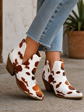 The Barn Babe Cow Print  Western Ankle Boots   Pointed Toe Block Heel Size 7